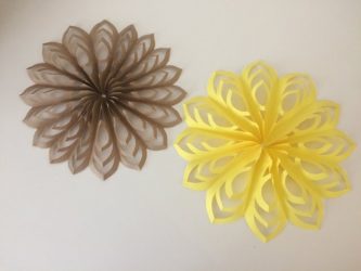 Flocos de neve de papel DIY simples e volumosos: Mais de 75 fotos com instruções passo a passo. Nós decoramos a casa para o feriado (+ Avaliações)