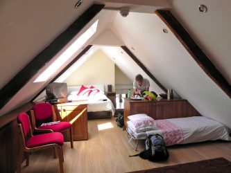 Idéias de design surpreendentes Quartos no sótão: 200 + (Foto) Interiores em estilo contemporâneo