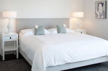Quarto com papel de parede de duas cores 210+ Foto: Idéias de design que não deixarão ninguém indiferente