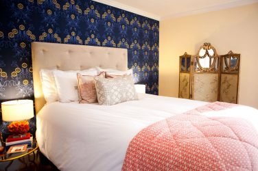 Quarto com papel de parede de duas cores 210+ Foto: Idéias de design que não deixarão ninguém indiferente