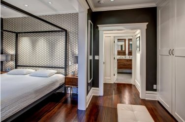 Quarto com papel de parede de duas cores 210+ Foto: Idéias de design que não deixarão ninguém indiferente