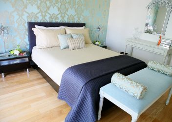 Quarto com papel de parede de duas cores 210+ Foto: Idéias de design que não deixarão ninguém indiferente