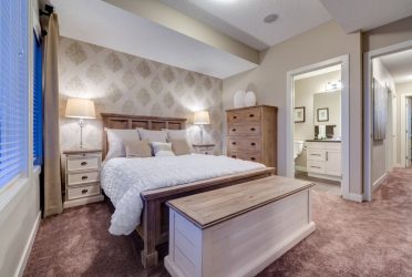 Quarto com papel de parede de duas cores 210+ Foto: Idéias de design que não deixarão ninguém indiferente