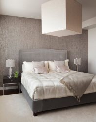 Quarto com papel de parede de duas cores 210+ Foto: Idéias de design que não deixarão ninguém indiferente