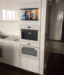 TV na cozinha - Prático, elegante, Original (135+ fotos). Melhores opções de hospedagem