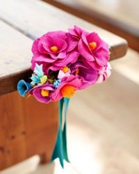 Como fazer flores de papel ondulado com doces com as próprias mãos? Master class +75 Fotos de buquês de luxo