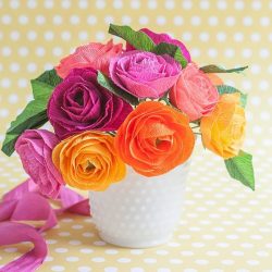 Como fazer flores de papel ondulado com doces com as próprias mãos? Master class +75 Fotos de buquês de luxo