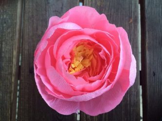 Como fazer flores de papel ondulado com doces com as próprias mãos? Master class +75 Fotos de buquês de luxo