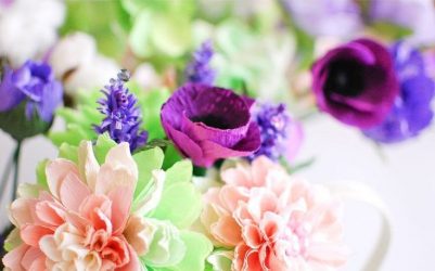 Como fazer flores de papel ondulado com doces com as próprias mãos? Master class +75 Fotos de buquês de luxo