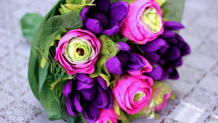 Como fazer flores de papel ondulado com doces com as próprias mãos? Master class +75 Fotos de buquês de luxo