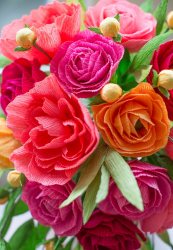 Como fazer flores de papel ondulado com doces com as próprias mãos? Master class +75 Fotos de buquês de luxo