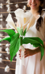Como fazer flores de papel ondulado com doces com as próprias mãos? Master class +75 Fotos de buquês de luxo