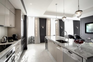 Que lindo pendurar o tule na cozinha? Curto ou Longo? 145+ Fotos de novos produtos na área de têxteis para interiores