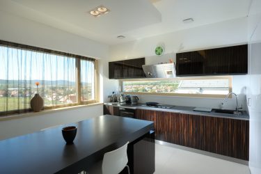 Que lindo pendurar o tule na cozinha? Curto ou Longo? 145+ Fotos de novos produtos na área de têxteis para interiores