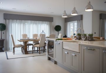 Que lindo pendurar o tule na cozinha? Curto ou Longo? 145+ Fotos de novos produtos na área de têxteis para interiores