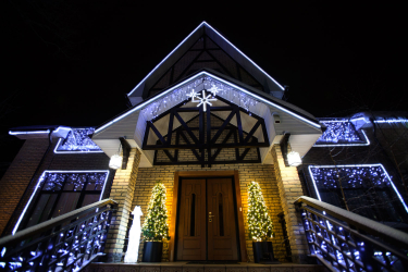 Criando um feriado ou uma decoração interessante com guirlandas: 145+ (fotos) de decoração deslumbrante, janelas, árvores de Natal, paredes. Idéias arrojadas que podem mudar seu interior. 4 master classes