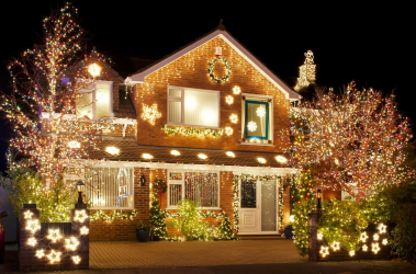 Criando um feriado ou uma decoração interessante com guirlandas: 145+ (fotos) de decoração deslumbrante, janelas, árvores de Natal, paredes. Idéias arrojadas que podem mudar seu interior. 4 master classes