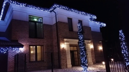 Criando um feriado ou uma decoração interessante com guirlandas: 145+ (fotos) de decoração deslumbrante, janelas, árvores de Natal, paredes. Idéias arrojadas que podem mudar seu interior. 4 master classes