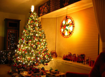 Criando um feriado ou uma decoração interessante com guirlandas: 145+ (fotos) de decoração deslumbrante, janelas, árvores de Natal, paredes. Idéias arrojadas que podem mudar seu interior. 4 master classes