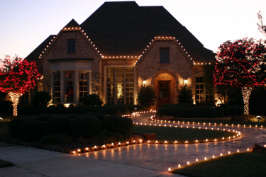Criando um feriado ou uma decoração interessante com guirlandas: 145+ (fotos) de decoração deslumbrante, janelas, árvores de Natal, paredes. Idéias arrojadas que podem mudar seu interior. 4 master classes