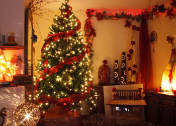 Criando um feriado ou uma decoração interessante com guirlandas: 145+ (fotos) de decoração deslumbrante, janelas, árvores de Natal, paredes. Idéias arrojadas que podem mudar seu interior. 4 master classes