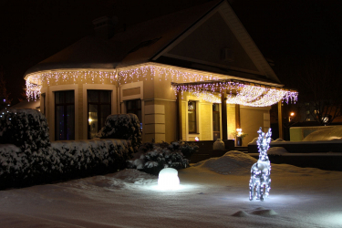Criando um feriado ou uma decoração interessante com guirlandas: 145+ (fotos) de decoração deslumbrante, janelas, árvores de Natal, paredes. Idéias arrojadas que podem mudar seu interior. 4 master classes