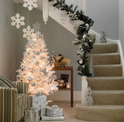 Criando um feriado ou uma decoração interessante com guirlandas: 145+ (fotos) de decoração deslumbrante, janelas, árvores de Natal, paredes. Idéias arrojadas que podem mudar seu interior. 4 master classes