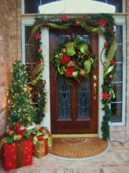 Criando um feriado ou uma decoração interessante com guirlandas: 145+ (fotos) de decoração deslumbrante, janelas, árvores de Natal, paredes. Idéias arrojadas que podem mudar seu interior. 4 master classes
