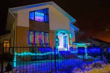 Criando um feriado ou uma decoração interessante com guirlandas: 145+ (fotos) de decoração deslumbrante, janelas, árvores de Natal, paredes. Idéias arrojadas que podem mudar seu interior. 4 master classes