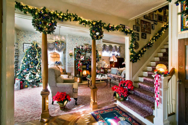 Criando um feriado ou uma decoração interessante com guirlandas: 145+ (fotos) de decoração deslumbrante, janelas, árvores de Natal, paredes. Idéias arrojadas que podem mudar seu interior. 4 master classes