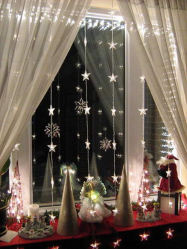 Criando um feriado ou uma decoração interessante com guirlandas: 145+ (fotos) de decoração deslumbrante, janelas, árvores de Natal, paredes. Idéias arrojadas que podem mudar seu interior. 4 master classes