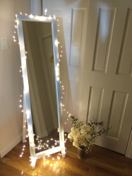 Criando um feriado ou uma decoração interessante com guirlandas: 145+ (fotos) de decoração deslumbrante, janelas, árvores de Natal, paredes. Idéias arrojadas que podem mudar seu interior. 4 master classes