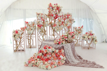 ของตกแต่งสำหรับโถงจัดงานแต่งงาน (175+ ภาพ): รายละเอียดที่ต้องพิจารณาก่อน