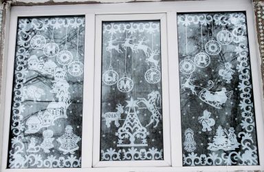 Como fazer decorações nas janelas de papel com as próprias mãos? (Mais de 150 fotos). Conhecemos o novo 2018 Year of the Dogs lindamente
