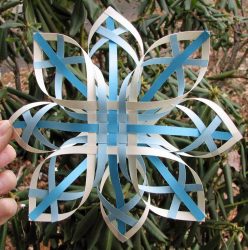 Como fazer decorações nas janelas de papel com as próprias mãos? (Mais de 150 fotos). Conhecemos o novo 2018 Year of the Dogs lindamente