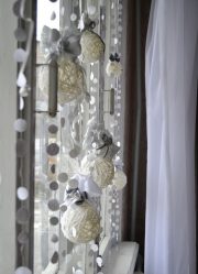 Como fazer decorações nas janelas de papel com as próprias mãos? (Mais de 150 fotos). Conhecemos o novo 2018 Year of the Dogs lindamente