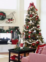 Como elegantemente e lindamente decorar a árvore de Natal para o novo 2018? Que tipo de brinquedos você precisa pegar? (Mais de 175 fotos)