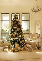 Como elegantemente e lindamente decorar a árvore de Natal para o novo 2018? Que tipo de brinquedos você precisa pegar? (Mais de 175 fotos)