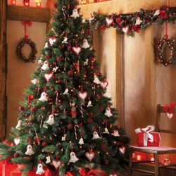Como elegantemente e lindamente decorar a árvore de Natal para o novo 2018? Que tipo de brinquedos você precisa pegar? (Mais de 175 fotos)