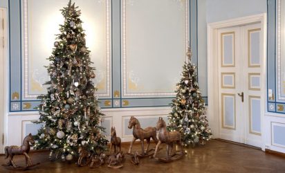 Como elegantemente e lindamente decorar a árvore de Natal para o novo 2018? Que tipo de brinquedos você precisa pegar? (Mais de 175 fotos)