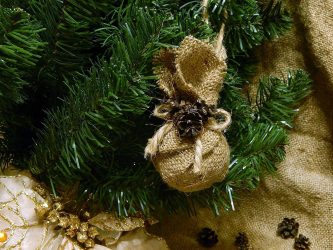 Como elegantemente e lindamente decorar a árvore de Natal para o novo 2018? Que tipo de brinquedos você precisa pegar? (Mais de 175 fotos)