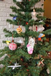 Como elegantemente e lindamente decorar a árvore de Natal para o novo 2018? Que tipo de brinquedos você precisa pegar? (Mais de 175 fotos)