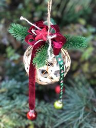 Como elegantemente e lindamente decorar a árvore de Natal para o novo 2018? Que tipo de brinquedos você precisa pegar? (Mais de 175 fotos)