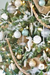 Como elegantemente e lindamente decorar a árvore de Natal para o novo 2018? Que tipo de brinquedos você precisa pegar? (Mais de 175 fotos)