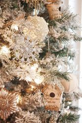 Como elegantemente e lindamente decorar a árvore de Natal para o novo 2018? Que tipo de brinquedos você precisa pegar? (Mais de 175 fotos)