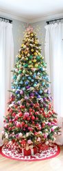 Como elegantemente e lindamente decorar a árvore de Natal para o novo 2018? Que tipo de brinquedos você precisa pegar? (Mais de 175 fotos)