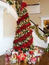 Como elegantemente e lindamente decorar a árvore de Natal para o novo 2018? Que tipo de brinquedos você precisa pegar? (Mais de 175 fotos)