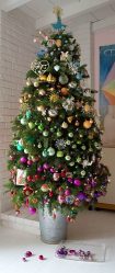 Como elegantemente e lindamente decorar a árvore de Natal para o novo 2018? Que tipo de brinquedos você precisa pegar? (Mais de 175 fotos)