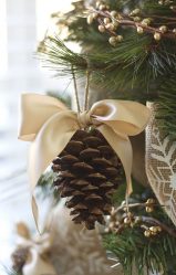 Como elegantemente e lindamente decorar a árvore de Natal para o novo 2018? Que tipo de brinquedos você precisa pegar? (Mais de 175 fotos)