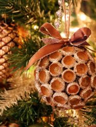 Como elegantemente e lindamente decorar a árvore de Natal para o novo 2018? Que tipo de brinquedos você precisa pegar? (Mais de 175 fotos)